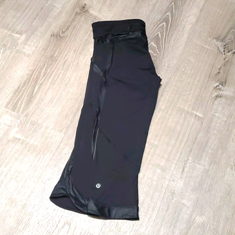 Lululemon athletica black detail capris size 8
